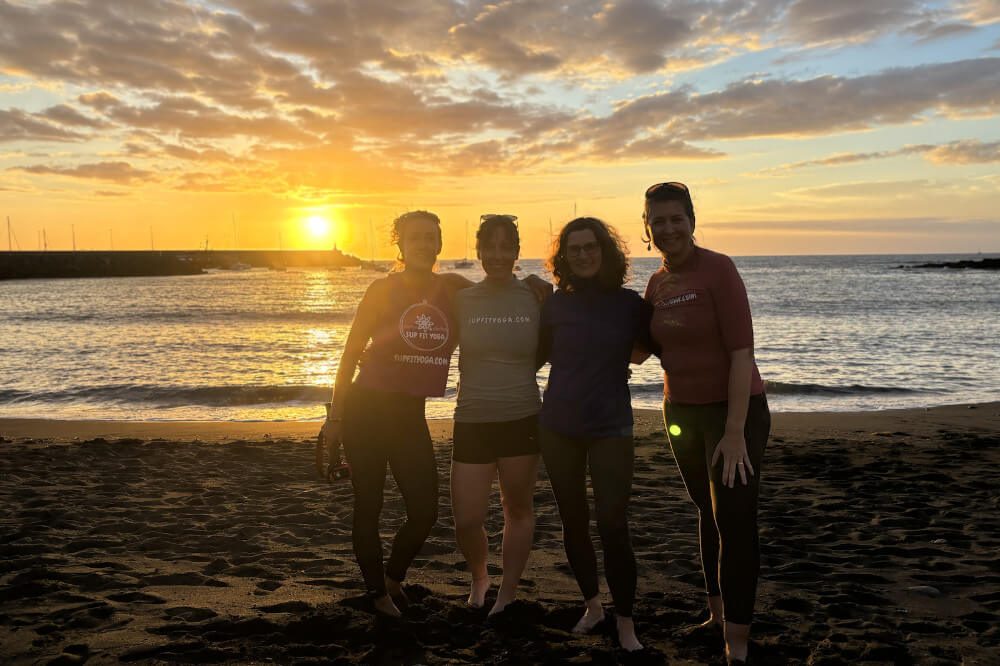 Retiro Paddle Surf y Yoga en Gran Canaria / Paddleboarding (Sup) and yoga Retreat Gran Canaria